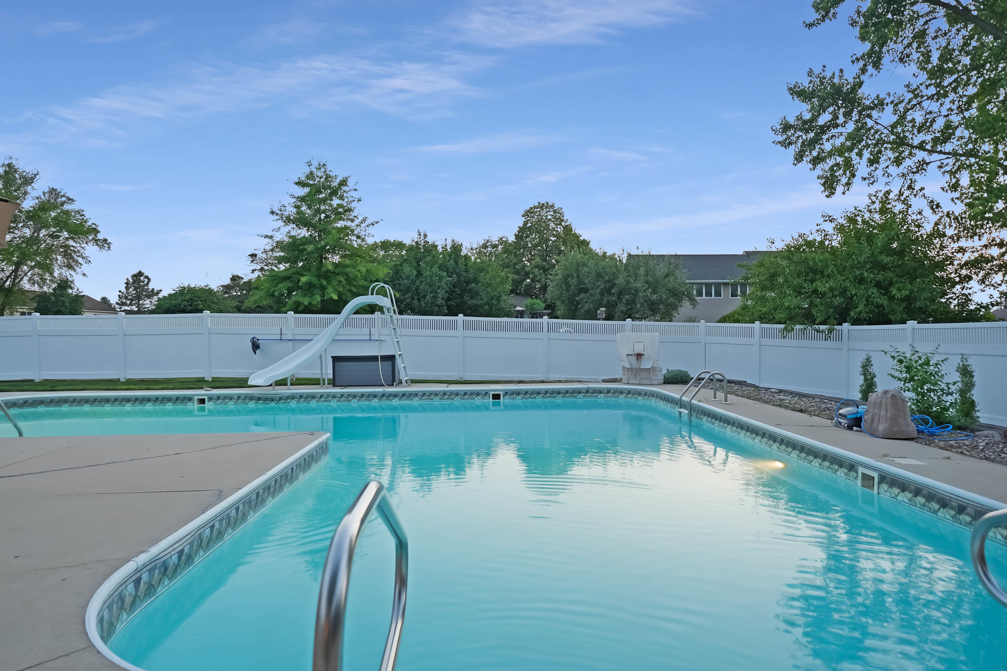 Looking for the perfect home for entertaining? 4129 Tiffany Lane is THE home for you!